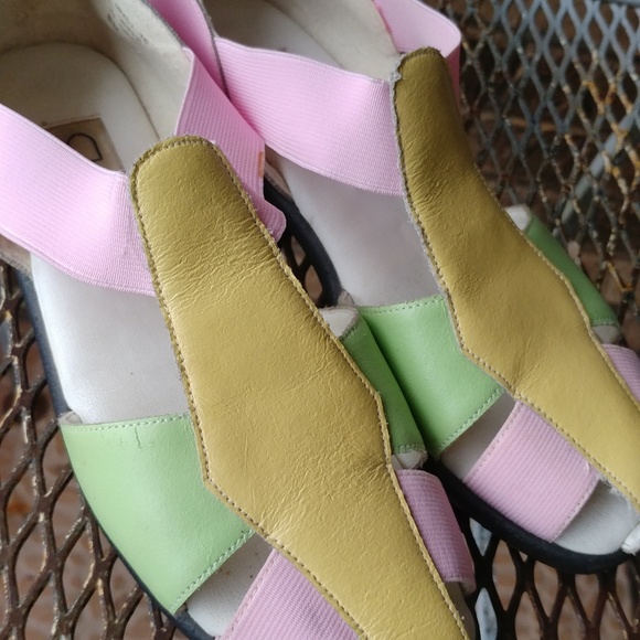 Cutest Sz 8 Vintage Pastel Tacky Sandels - Picture 2 of 7